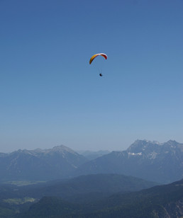 Gleitschirmfliegen in den Alpen