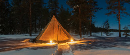 Tipizelt bei Nacht in Långträsket Arvidsjaur, Lappland