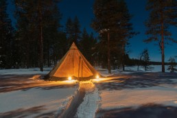 Tipizelt bei Nacht in Långträsket Arvidsjaur, Lappland